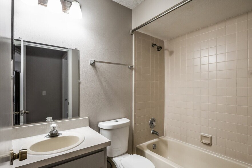 Building Photo - 433 Valley Edge Dr