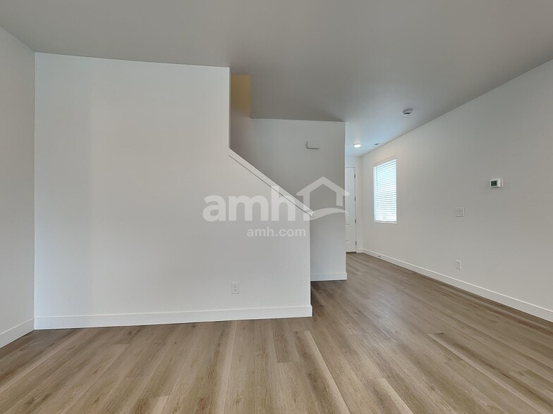 Building Photo - 8002 Katriel Ct SW