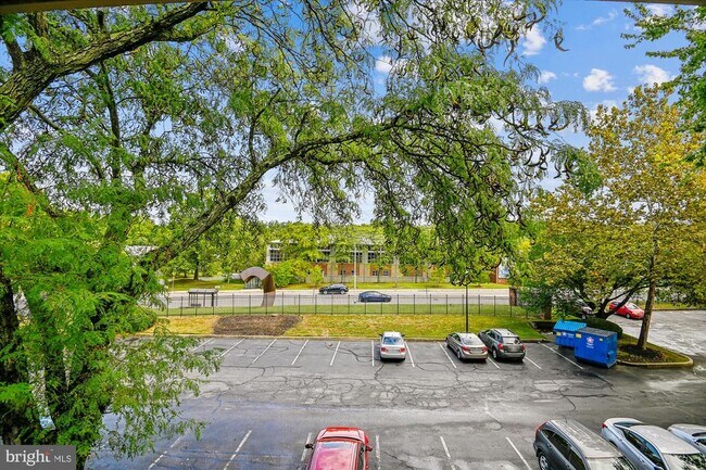 Building Photo - 300 Hilltop Ln