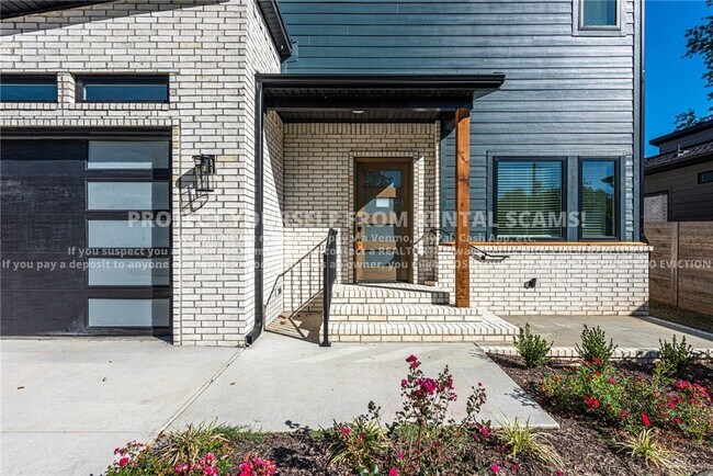 Building Photo - 956 Boone St