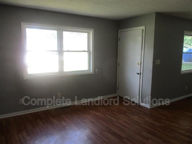 Building Photo - 5921/5923 East Braddock Avenue - 5923