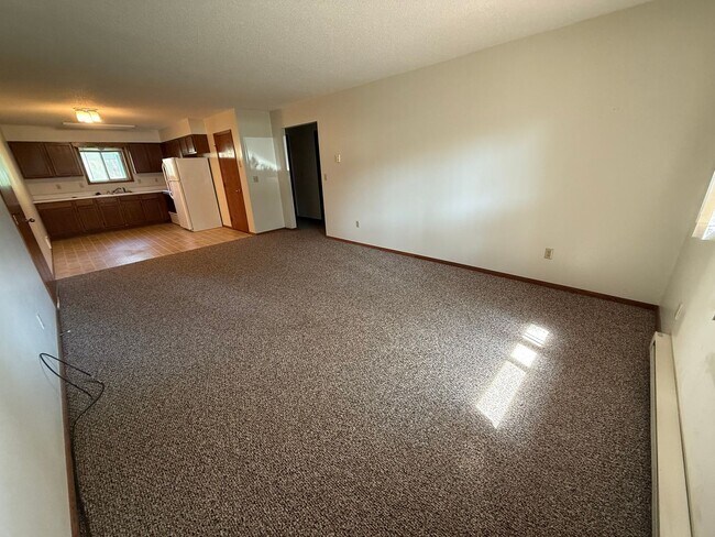 Building Photo - Sunrise Estates - 213