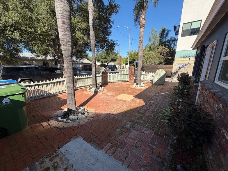 Building Photo - 2922 Glenhurst Ave