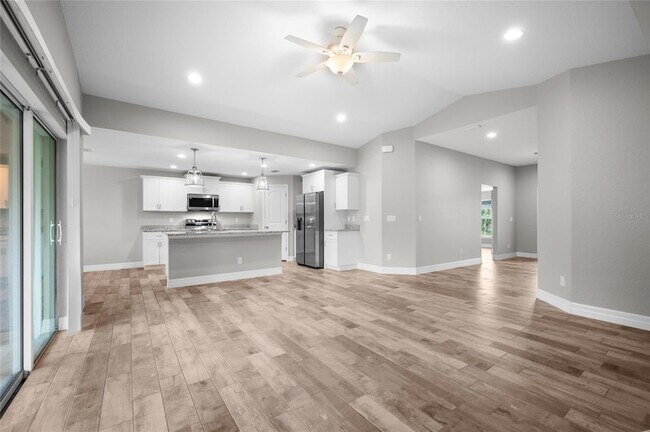 Building Photo - 315 Sweetwater Dr