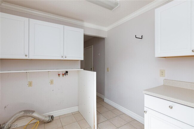 Building Photo - 8949 Diamond Falls Dr