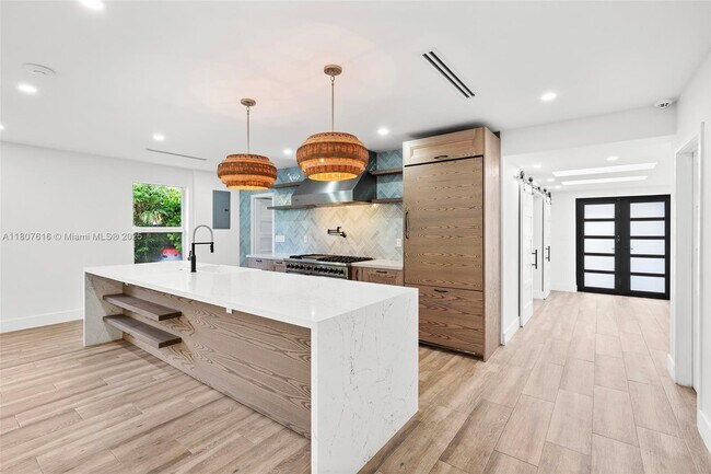 Building Photo - 7520 Hispanola Ave