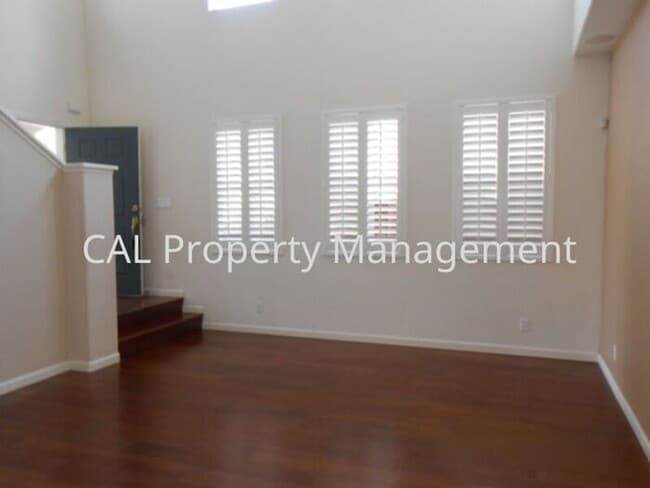 Building Photo - 3 Bedroom with loft near Alvarez High School