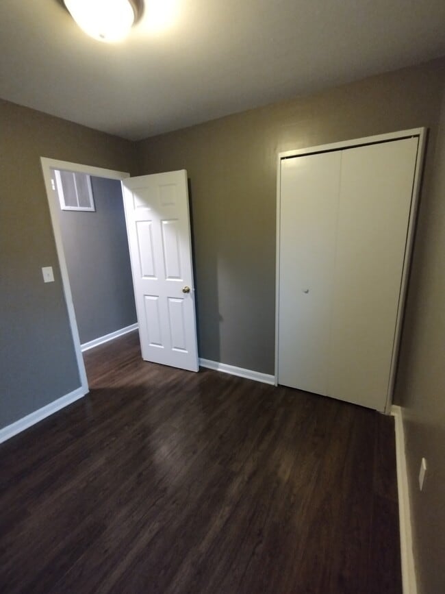 Building Photo - 1102 Capri Dr