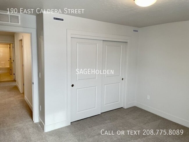 Building Photo - 190 E Caldera St