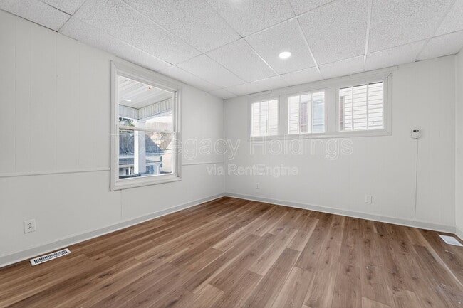 Building Photo - 604 Hart St