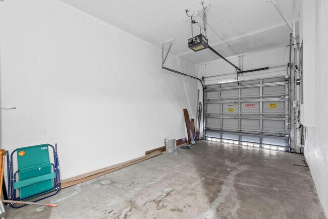 Building Photo - 1425 NW 36th Way