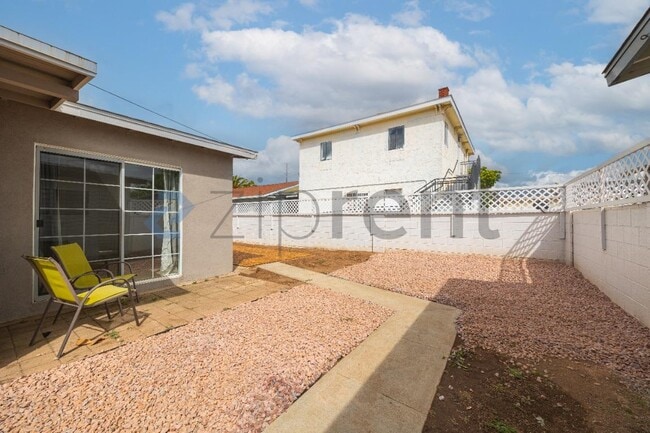 Building Photo - 415 E 26th St