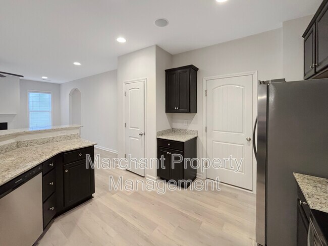 Building Photo - 459 Torrington Dr