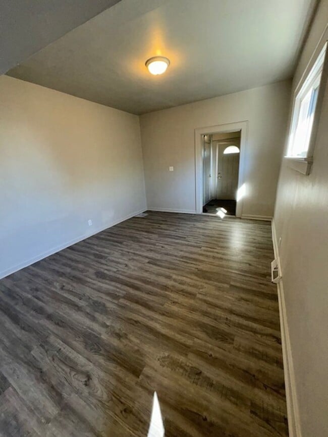 Building Photo - 14 W Tennessee St