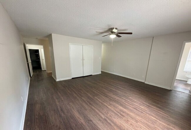 Building Photo - 1502 Rolling Hills Dr