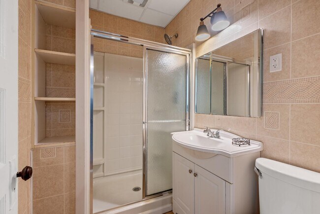 Building Photo - 816-818 Maryland Ave - Upstairs Unit 2