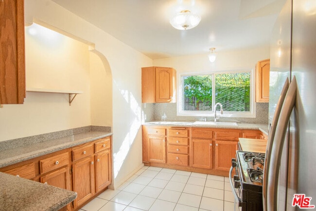 Building Photo - 6501 Drexel Ave