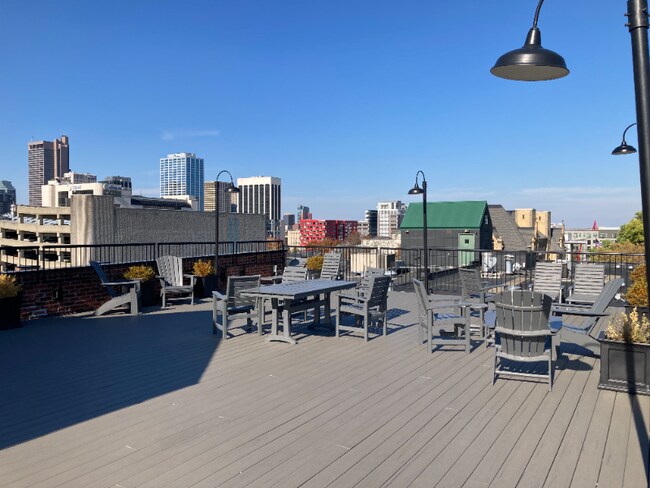 Building Photo - 432 E Rich St