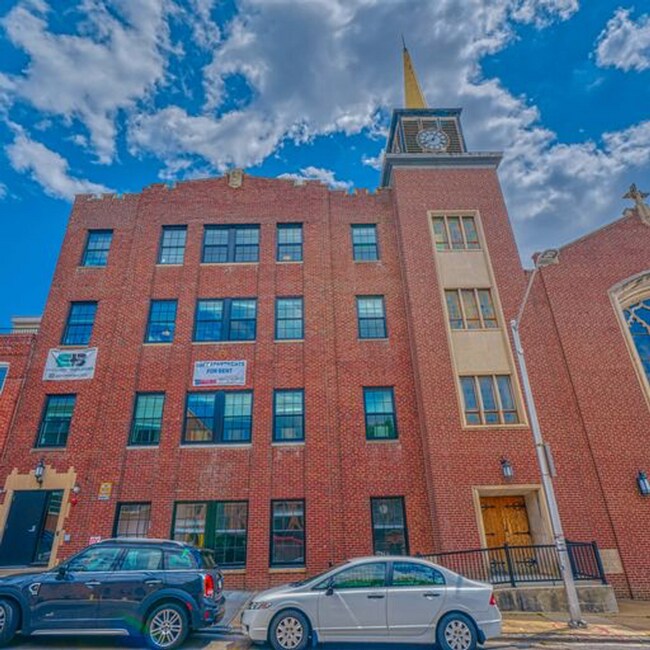Building Photo - 923 S East Ave
