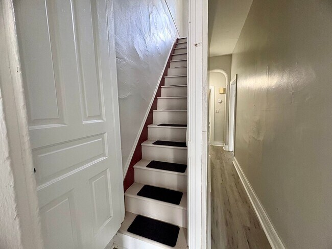 Building Photo - 22 E Jackson St