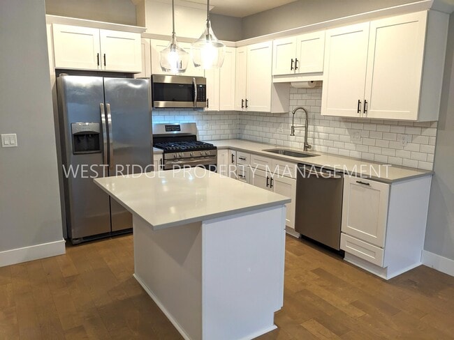 Building Photo - 6836 N Hudson St