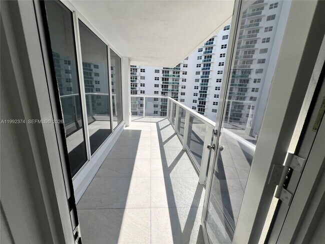 Building Photo - 2751 S Ocean Dr
