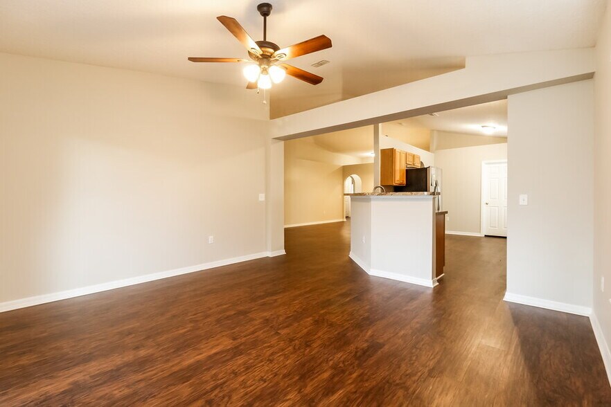 Building Photo - 452 Hammerstone Ave