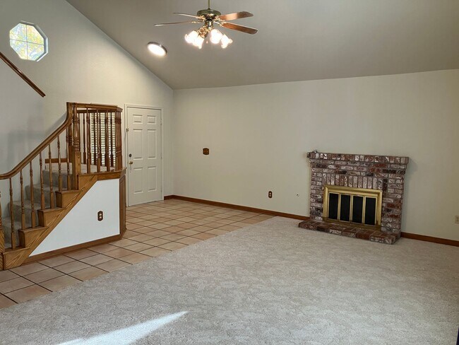 Building Photo - 1725 Branchwood Cir