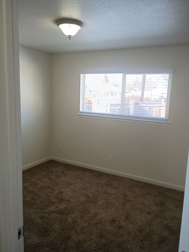 Building Photo - 3225 Lucerne Way