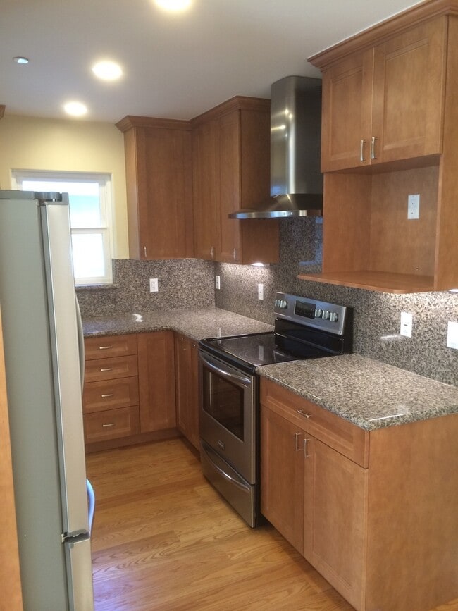 Building Photo - 2 Bed 2 Bath House Downtown Palo Alto in Crescent Park.