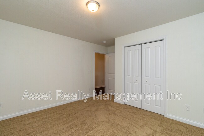 Building Photo - 624 Drakewood Rd