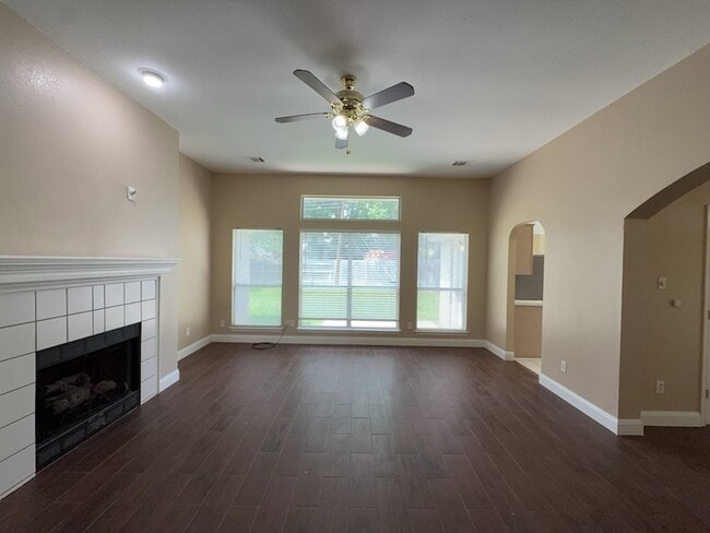 Building Photo - 317 Oak Meadow Ln