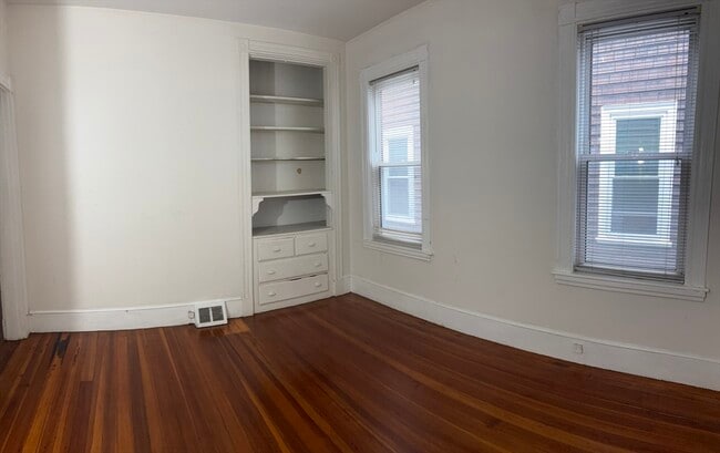 Building Photo - 427 Winthrop St