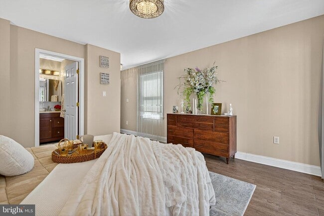 Building Photo - 426 Main St