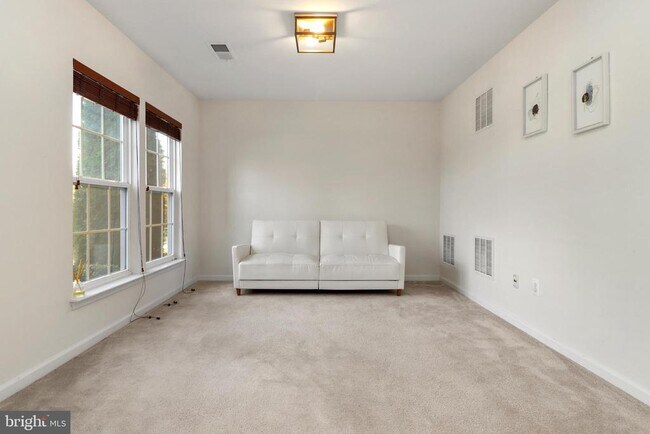 Building Photo - 8942 Dahlgren Ridge Rd