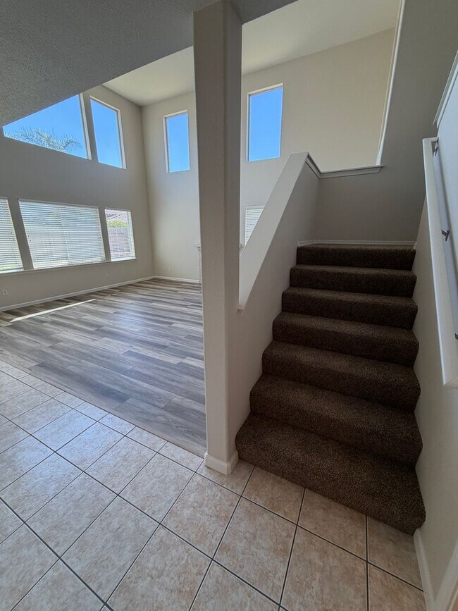 Building Photo - 1810 Baylor Ln