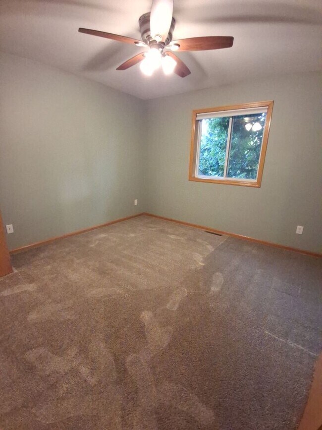 Building Photo - Beautiful 4 Bedroom House in Prescott, WI!...