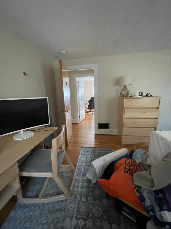 Building Photo - 1031 Memorial Ave