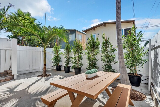 Building Photo - 4585 Saratoga Ave