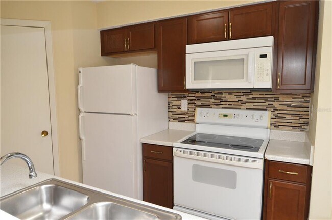 Building Photo - 8647 Mallard Reserve Dr