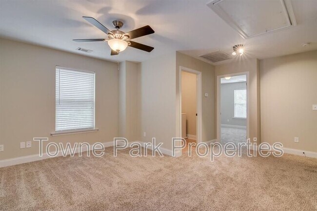 Building Photo - 232 Mossy Bank Dr