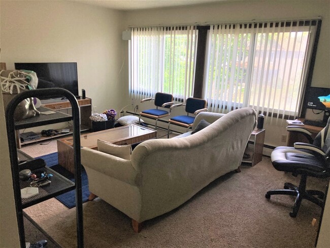 Building Photo - 2536 Lyndale Ave S