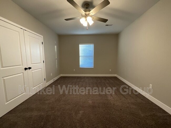 Building Photo - 1212 Hickory Point Dr