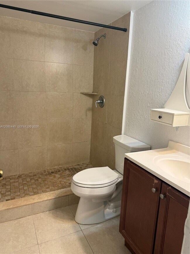 Building Photo - 838 Twin Lakes Dr