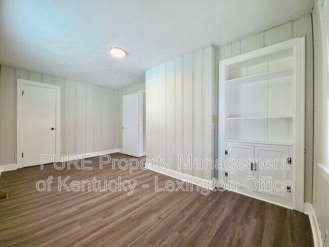 Building Photo - 113 Cummins Dr