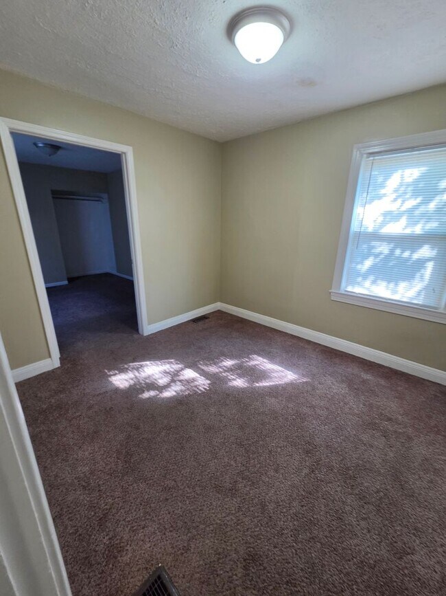 Building Photo - 1091 Bicknell Ave
