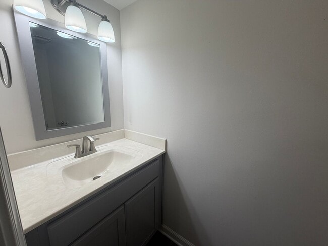 Building Photo - 114 Harvest Dr