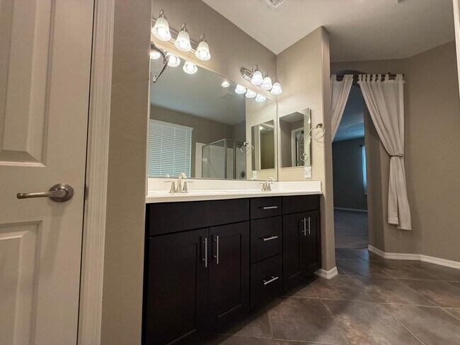 Building Photo - 287 E Kaibab Dr