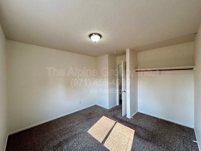 Building Photo - 6041 SW Valley Ave