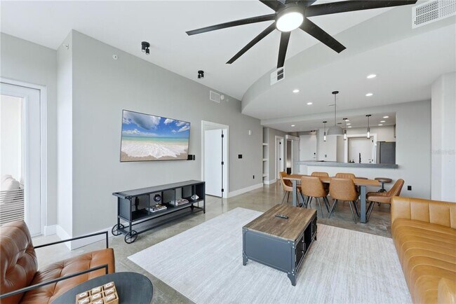 Building Photo - 525 E Jackson St